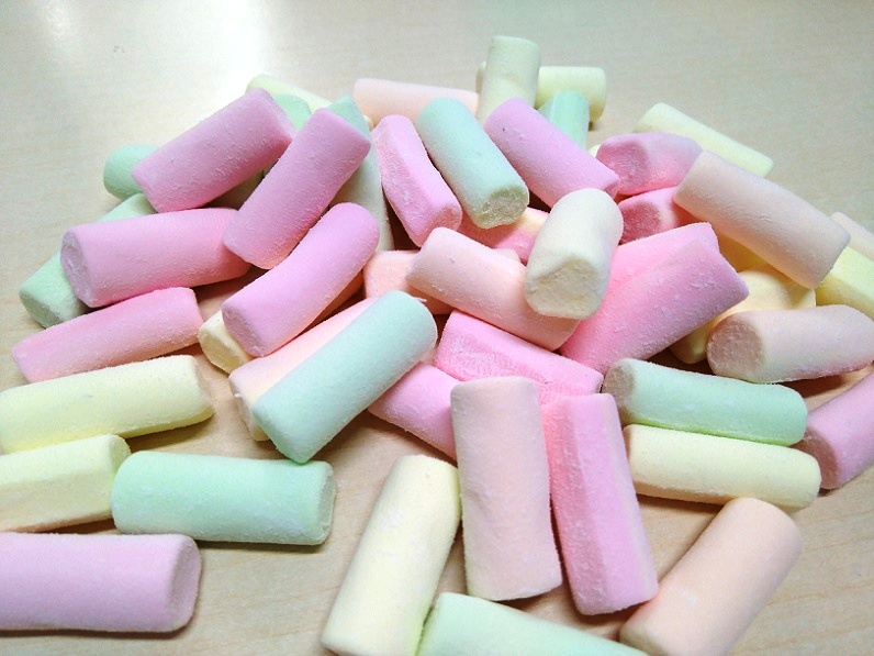 Confetti 4 colours (D10mm/L25mm) marshmallow